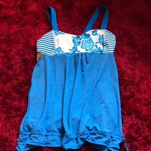 Lulu lemon top size 6 excellent